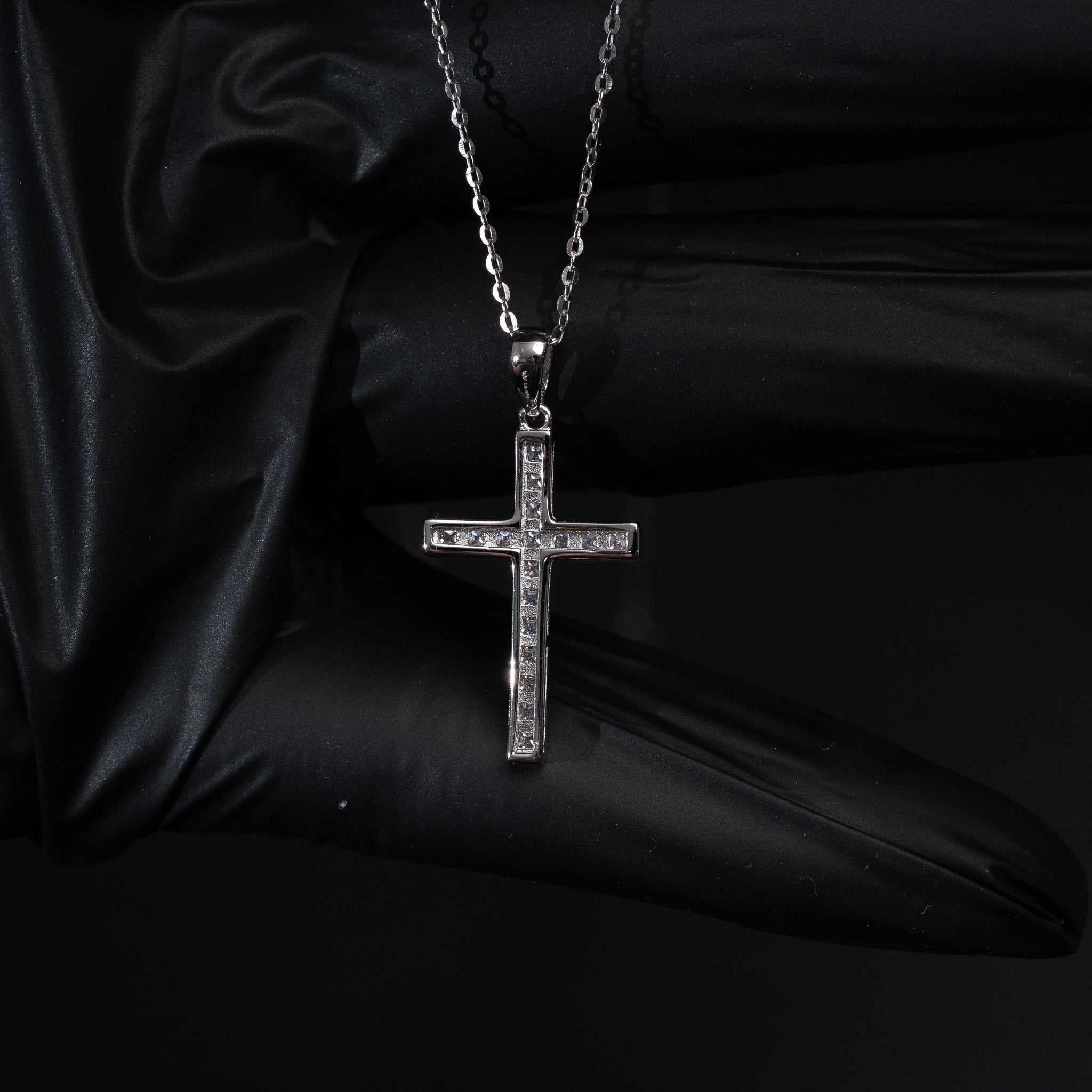 【HYERES LOR】Essence Silver Moissanite The Cross Necklace Amazon.com: Icy Haven VVS1 Moissanite Cross Pendant for Men