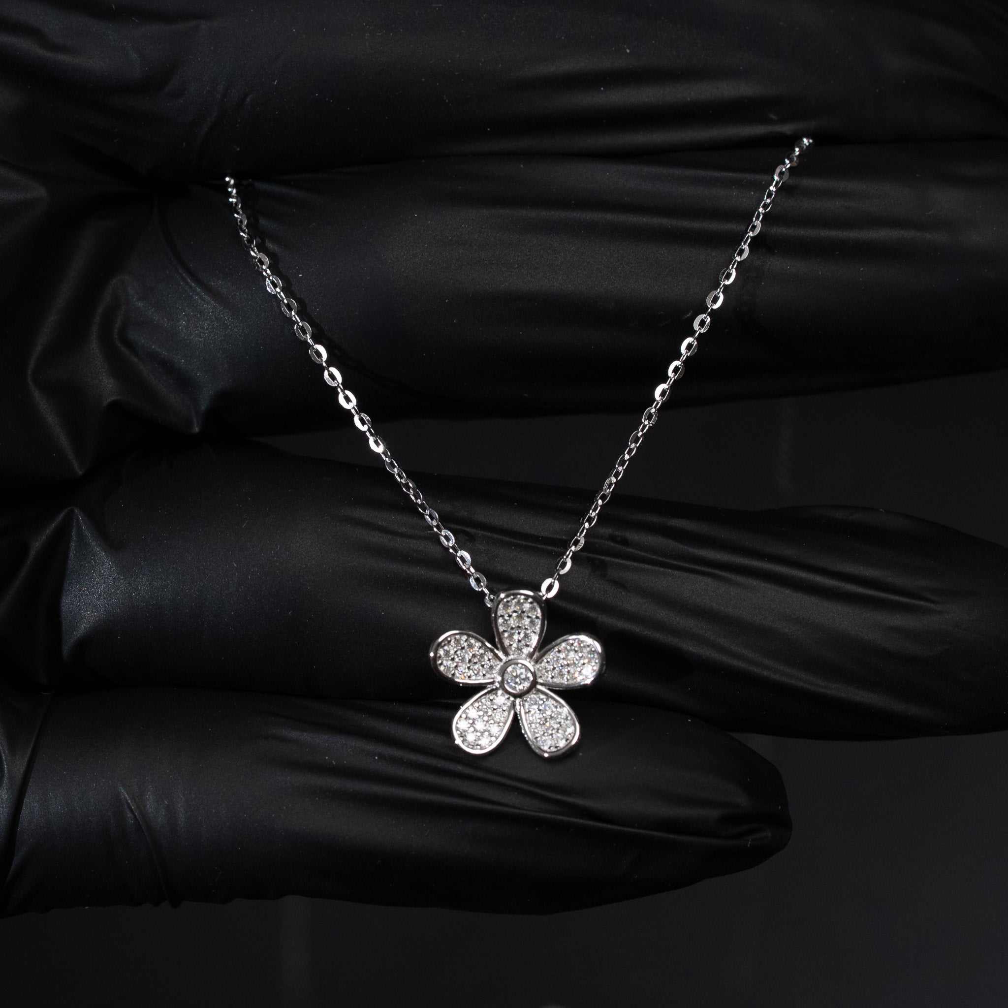 【HYERES LOR】25SS★ Essence Silver (W) Moissanite Flower NC HYERES LOR】25SS☆ Essence Silver (W) Moissanite Flower NC